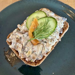 Brot mit Pilzsalat  at Kringel in Tallinn