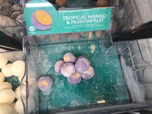 Frozen Mochi - 1 vegan flavour: mango/passionfruit at Dun Yong  in Amsterdam