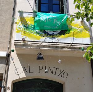 Bar-restaurante de pintxos con amplia carta de tapas, torradas, burgers y ensaladas. Muchas opciones veganas y vegetarianas. at Cal Pintxo in Cerdanyola Del Valles