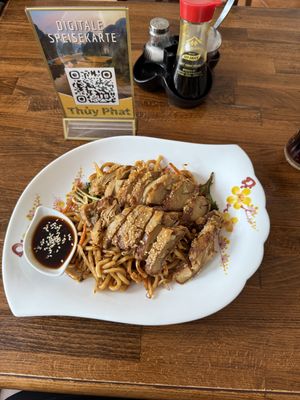 Vegane Ente mit Udon Nudeln (:   at Thuy Phat Sushi Express in Hannover