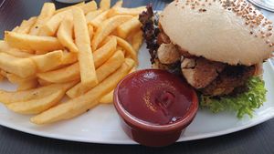 Quinoa Quarter Pound Burger at Green Bee in Rinteln