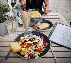 Vegan salad and lemon pasta at Green Bee in Rinteln