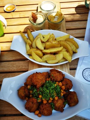Falafel und Wedges at Green Bee in Rinteln