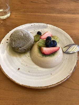 Oatmilkpudding & icecream 😋  at Love Handle in Central Singapore