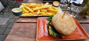 Burger & fries at Peter Pane in Dusseldorf