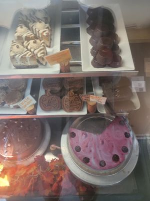 the desserts😋🤤 at Peace Pies in San Diego