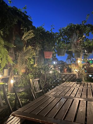 outdoor seating  at Peace Pies in San Diego