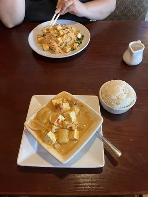 Curry & pad Thai   at White Orchids in Center Valley