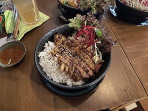 Bowl with “Knusprige Ente”  at An Chay in Leipzig