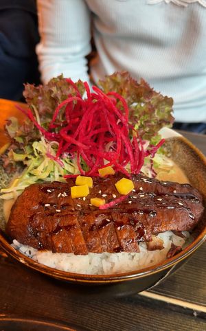 Ente mit Erdnuss Sauce   at An Chay in Leipzig