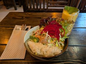 Chipmunk bowl and mango lassi at An Chay in Leipzig