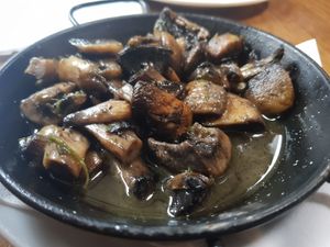 Champiñones al vino blanco at El Coto in Newcastle Upon Tyne