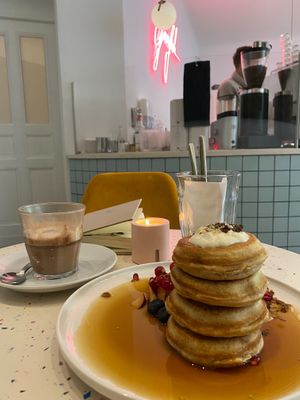 Pancakes and hot chocolate  at Greenfinch in Berlin