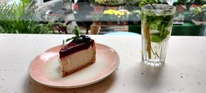 Cheesecake at Greenfinch in Berlin