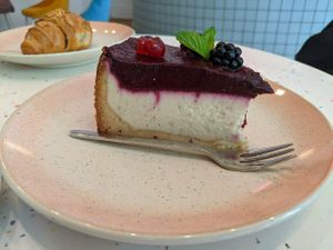 Cheesecake and croissant at Greenfinch in Berlin