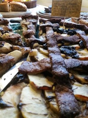 Crostata veg con crema di semi di girasole e zucca, cioccolato e mele at Agriturismo Ca' del Lupo in Pontremoli