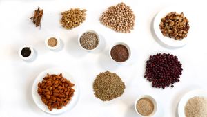 Somos tienda gastronómica también! Vendemos ingredientes para cocina vegetariana como semillas, frutos secos, harinas, tofu, gluten y leguminosas a precios justos. at Rústika in Chia