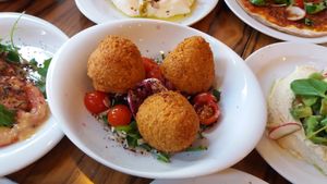 Falafel with cabagge salad and tahini at Muito BEY in Lisbon
