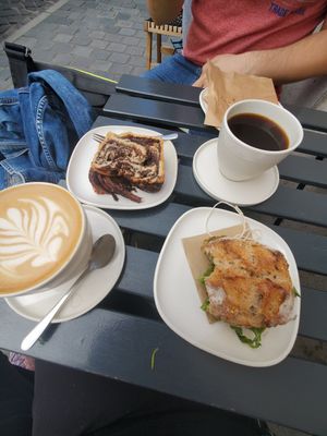  at 4minutes Cafe in Budapest