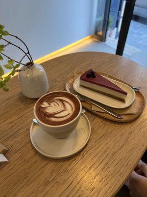 Hot choclate, blueberry cheesecake  at 4minutes Cafe in Budapest