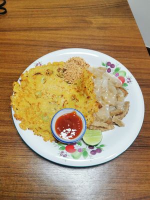 chick'n noodles at Kaek Kao Kua in Bangkok
