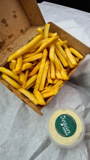 Regular fries with garlic mayo at Mr. Vegan Foodbar in Hilversum