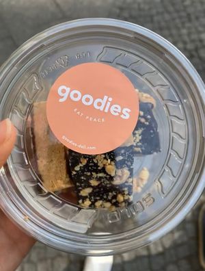 Raw “snickers” bites to go   at Goodies Berlin - Warschauer in Berlin