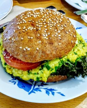 vegan omelette bagel at Goodies Berlin - Warschauer in Berlin