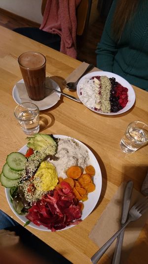 Vegan Bowl, Acai Bowl and superfood hot chocolate. All vegan. at Goodies Berlin - Warschauer in Berlin