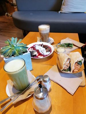 Matcha and mct-coconut latte (both good), "egg" salad sandwich (good), acai bowl (okay) and jackfruit wraps (okay). at Goodies Berlin - Warschauer in Berlin