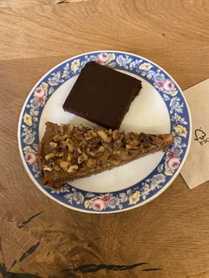 brownie & tart at Trivitys in Berlin