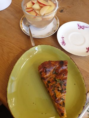 Quiche and Ginger-Apple-Tea at Trivitys in Berlin