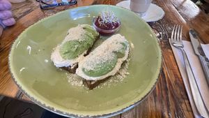 Avocadobrot mit Cashewcreme, Parmesan und Rote Beete  at Trivitys in Berlin