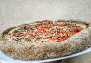 Pizza napolitana con borde relleno (masa integral) at Lo de Giorgio in Rosario