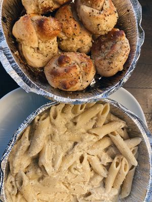 Penne Alfredo and garlic knots 😍😍  at Ruffino's Italian Kitchen & Pizzeria in Zionsville