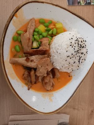 Red Curry mit Planted "chicken" at Dean & David - Hauptplatz in Linz