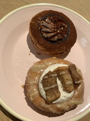 Tiramisu (oben) und FrenchToast (unten) at Brammibal's Donuts - Friedrichshain in Berlin