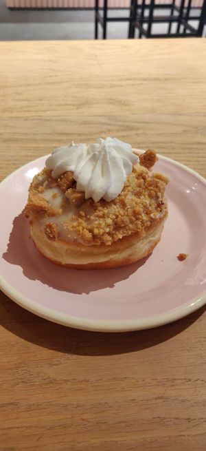 Peach crunch at Brammibal's Donuts - Friedrichshain in Berlin