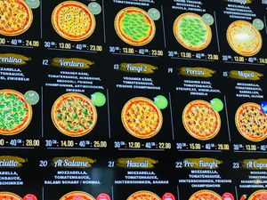 The 3 vegan pizzas at Pizza Huus in Bern