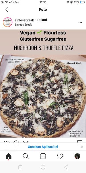 Vegan mushroom pizza at Sinlessbreak in Jakarta