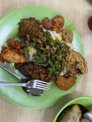 All Nasi Padang dishes except the veggie. Love the jengkol a lot! ( Same family as petai)40k  at Ariya Maitreya Restaurant 彌勒佛素食館 in Batam