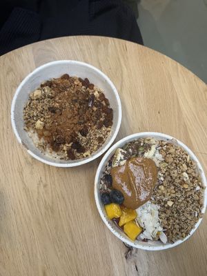 Apple oat porridge and Açai bowl   at Oats Day Long in Ghent