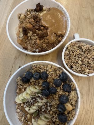 Apple crumble oat porridge with peanut butter & bananoat porridge   at Oats Day Long in Ghent