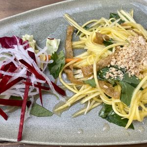 Mango-Salat at Maison Viet in Leipzig