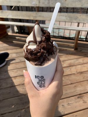 It was amazing! Best vegan Ice cream of Montreal! Definetly got a sugar rush after that! 😆 at Iconoglace in Montreal