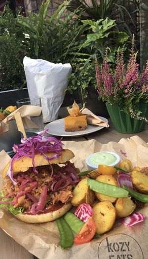 Jackfruit burger. It was cold 🥶   at Kozy Eats  in Riga