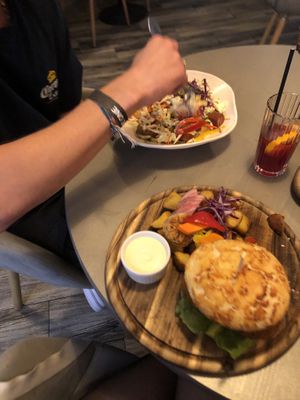 césar burger und loaded fries   at Kozy Eats  in Riga