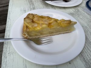 Apple pie at Mikė ir Vanilė in Juodkrante