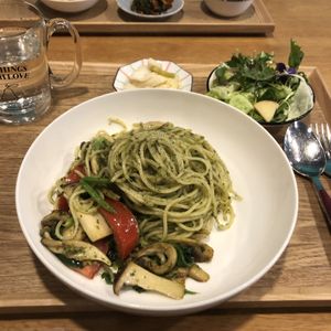 Spinach pesto pasta at Bab Full Ggot 밥풀꽃 in Seoul