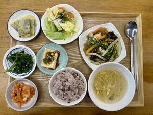 Excellent Korean vegan restaurant. Cheap, clean and tasty   at Bab Full Ggot 밥풀꽃 in Seoul